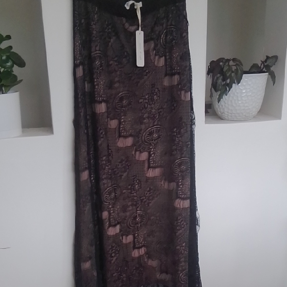 NWT Cameo & Myth Lace Skirt